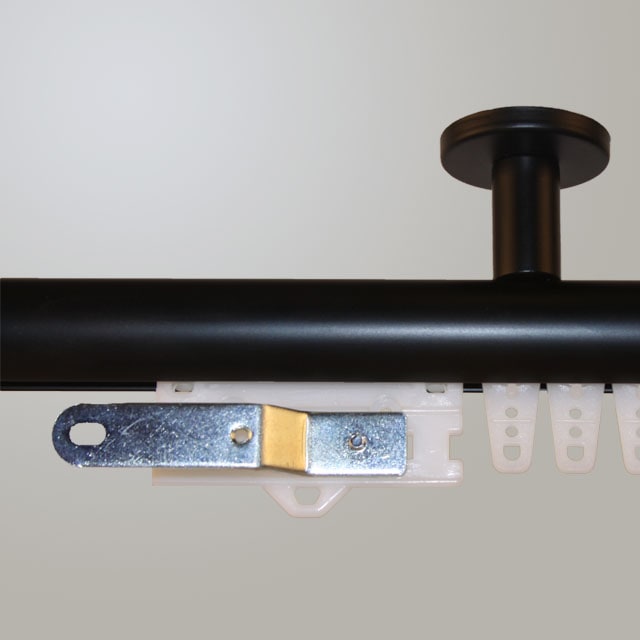 Ceiling mounted traverse rod