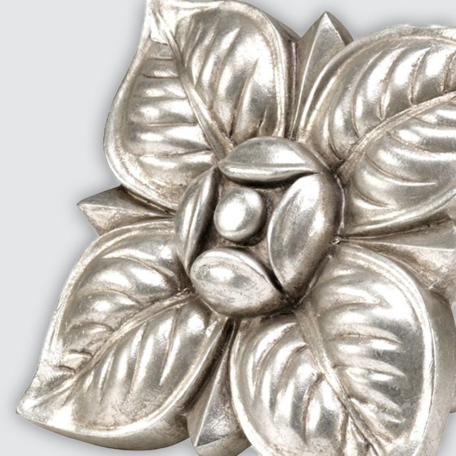 Petals design drapery holdback